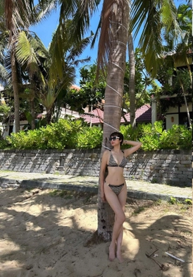 Mới đây, khi đi cafe đầu năm cùng bạn bè, bà Mai Đoàn nổi bật với phong cách thời trang cuốn hút ở độ tuổi 47.