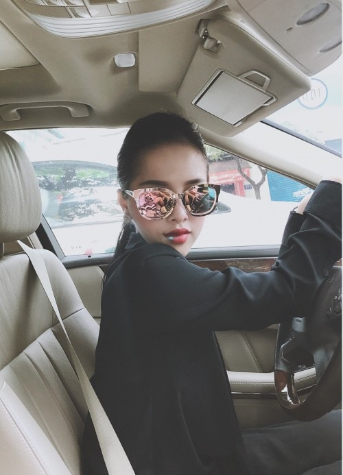 Theo đó, Trang Pilla sinh năm 1994 sinh ra trong gia đình có truyền thống kinh doanh ở TP HCM, bản thân cô cũng là một doanh nhân trẻ, thành đạt.