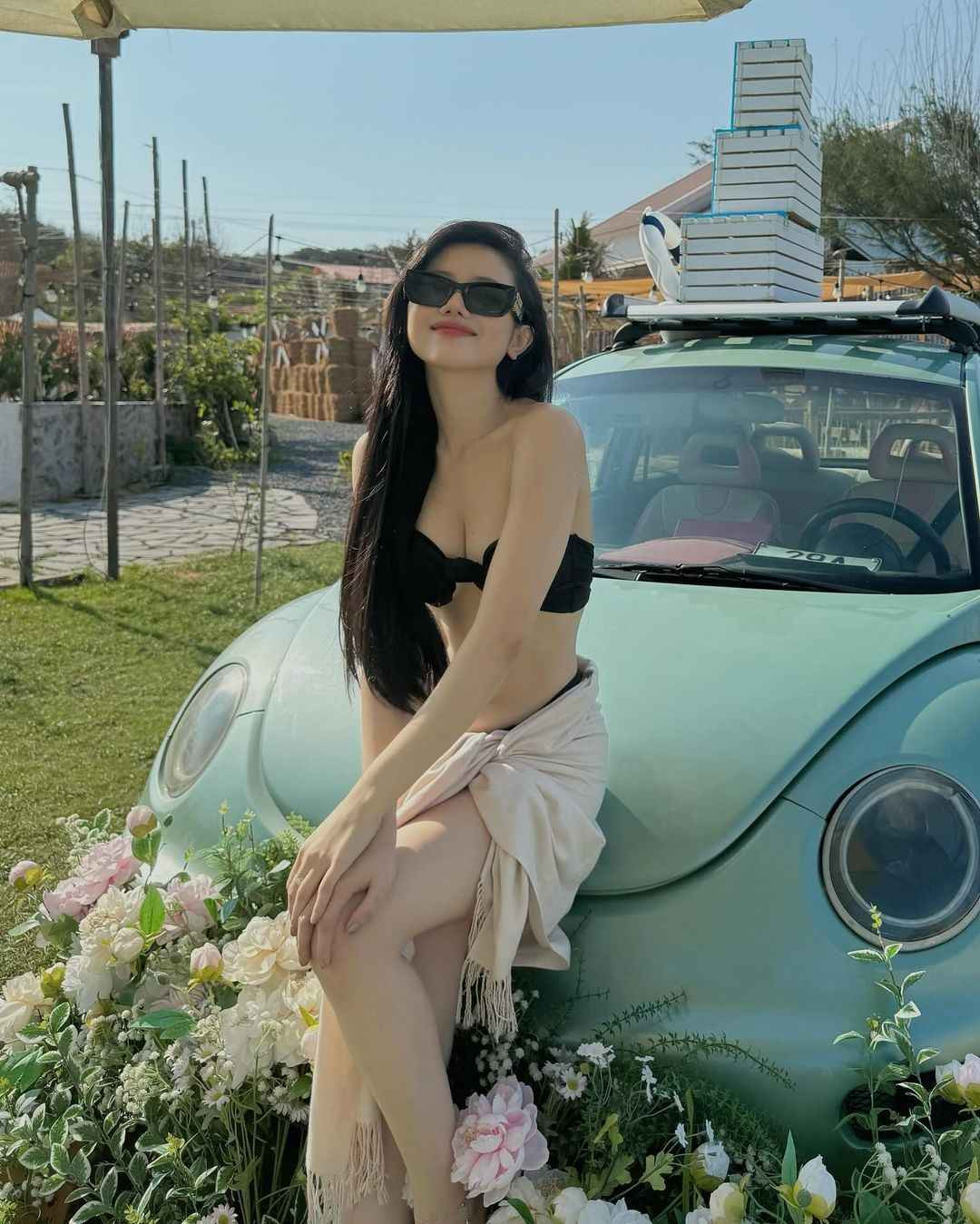 Trên trang cá nhân, Ý Nhi không ngần ngại khoe những lần vung tiền cho việc làm đẹp và thẩm mỹ như phun môi, làm mày, căng da mặt, xoá nếp nhăn…