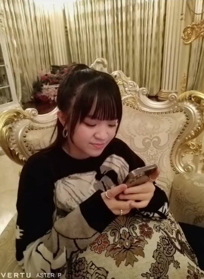 Xuất hiện trong loạt ảnh này, ái nữ khu du lịch nghìn tỷ Đại Nam khoe trọn được nhan sắc càng ngày càng xinh xắn.