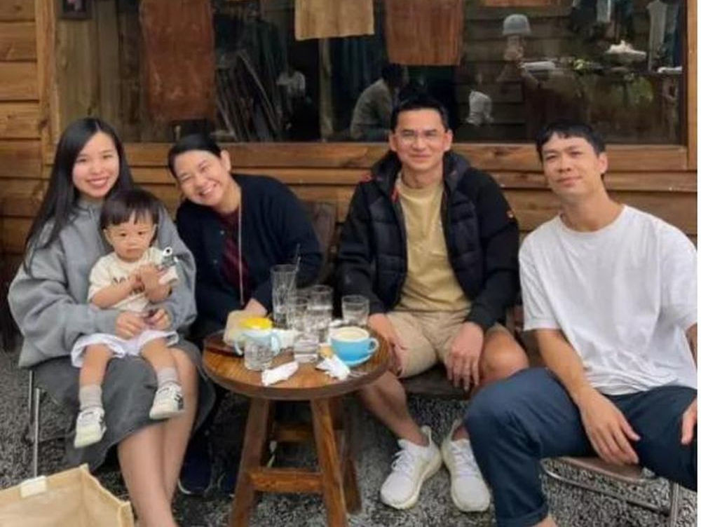 Từ sau khi sinh quý tử đầu lòng, Viên Minh rất ít khi xuất hiện trên MXH. Tuy nhiên thời gian qua cô nàng chăm chỉ check in tại nhiều đám cưới của dàn cầu thủ Việt.