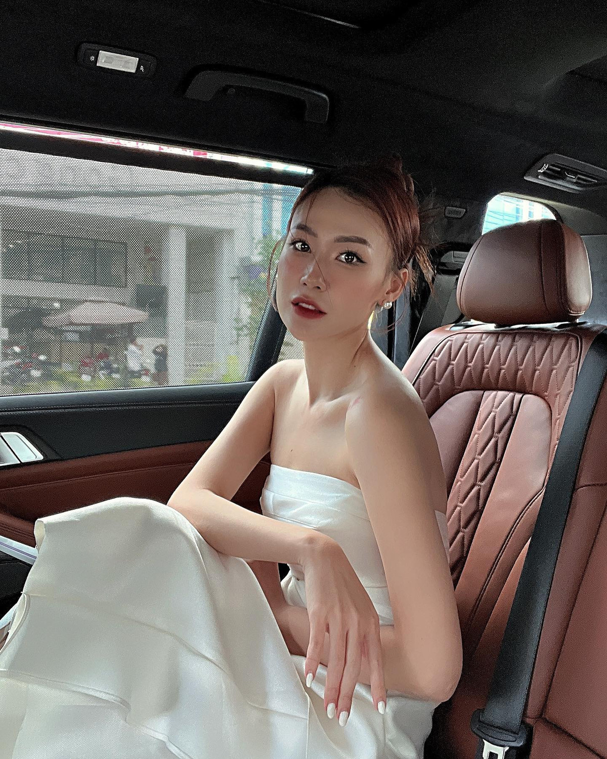 Tự tin về ngoại hình, bạn gái Văn Thanh thường xuyên khoe dáng trong những bộ bikini gợi cảm. Vòng eo không chút mỡ thừa của cô nàng khiến nhiều người ngưỡng mộ.