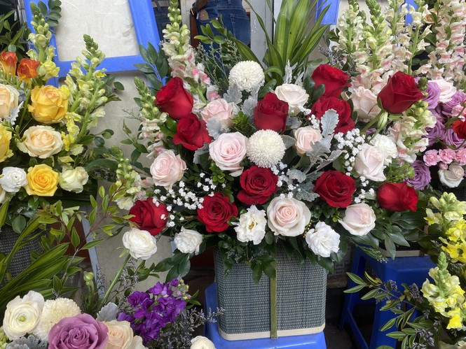 Sát 20/10 khan hiếm hoa giá rẻ, quà tặng "sang chảnh" ế ẩm Sat 20/10 khan hiem hoa gia re, qua tang