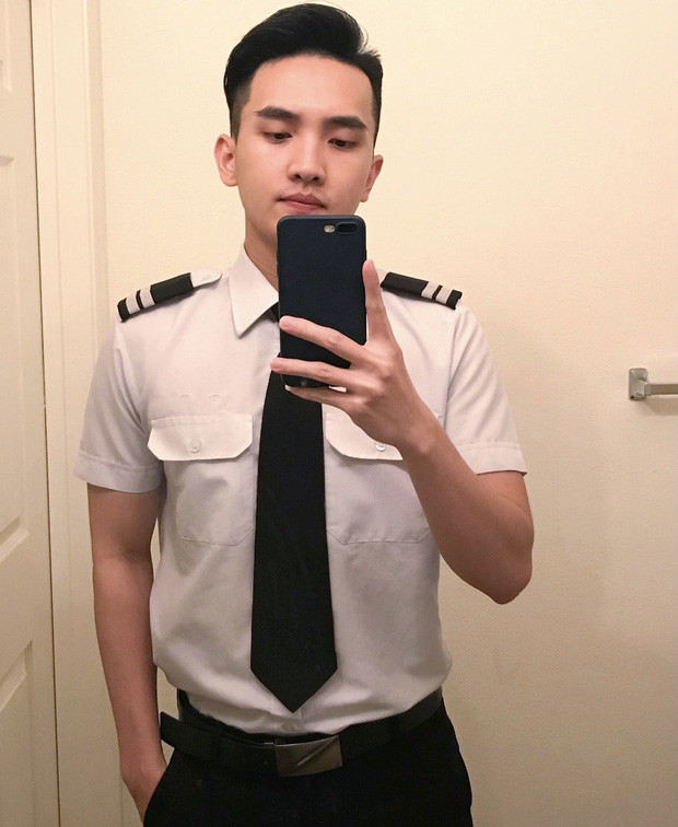 Hàng không là một trong những nghề rất hấp dẫn đối với giới trẻ vì nhiều yếu tố. Nó trở thành công việc hot trong giới trẻ hiện tại. Mới đây, anh chàng Huỳnh Nguyễn Phúc Nhân một phi công làm việc cho hãng hàng không Pacific Airlines đã tiết lộ thêm nhiều điều.