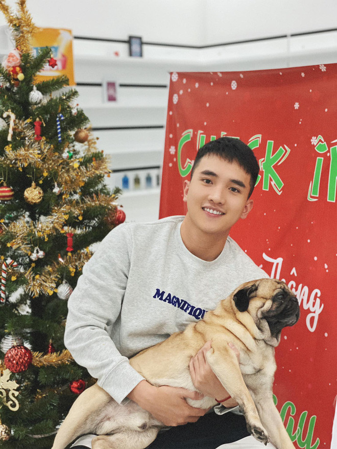 Năm 2018, Phúc Nhân về nước tiếp tục hoàn thành các chứng chỉ. Cuối năm 2019, chuyến bay đầu tiên do chàng phi công 9X điều khiển cất cánh.