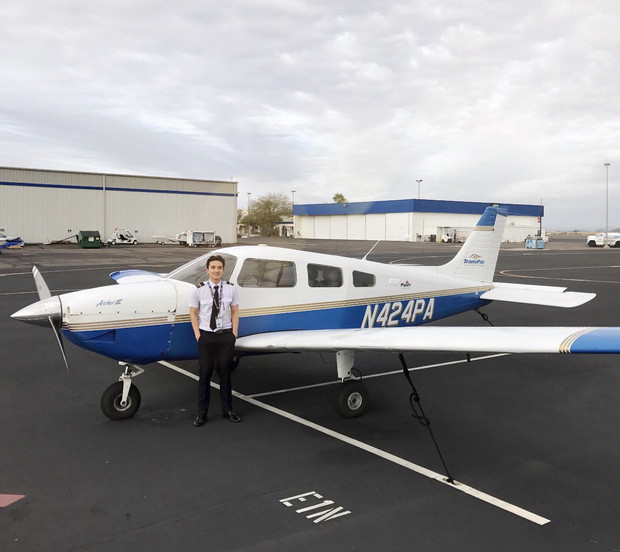 Phúc Nhân sinh năm 1991, đến từ Trà Vinh. Anh chàng từng theo học Đại học Kinh tế TP.HCM ở một chuyên ngành hoàn toàn không hề liên quan đến hàng không. Nhưng rồi mọi chuyện vẫn đến như được sắp đặt từ trước anh chàng trở thành phi công trẻ.