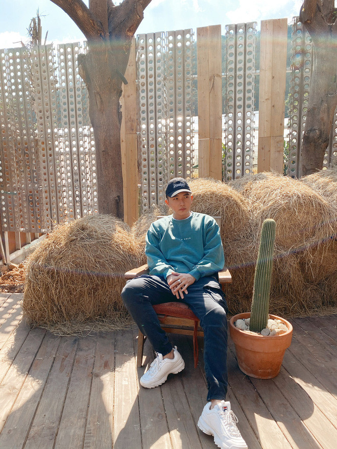 Sau 4 tháng làm tiếp viên hàng không, năm 2015, Phúc Nhân quyết định gói ghém hành trang sang Mỹ biến mơ ước mới trở thành hiện thực.