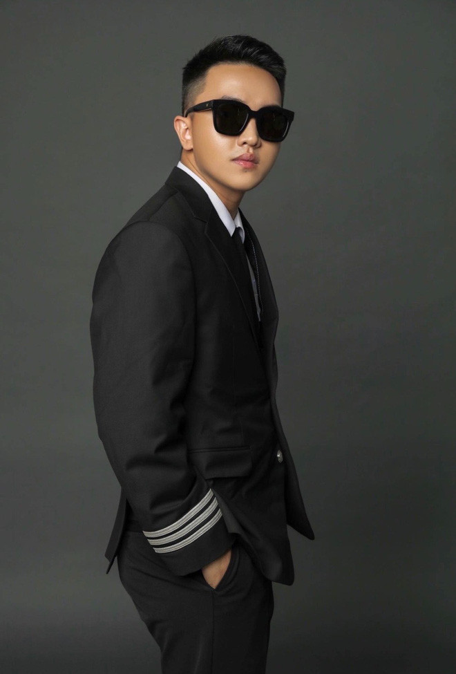 Để bù lại, Nhân có được cả kho kỉ niệm mà người bình thường khó lòng trải nghiệm, ví dụ như kỉ niệm về "chuyến bay lạnh nhất" hồi anh chàng còn đi học chẳng hạn.