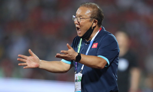 Trước đó, ngay khi trận chung kết bóng đá nam SEA Games trên sân Mỹ Đình kết thúc, ông Park đã có phần trả lời phỏng vấn trước truyền thông.