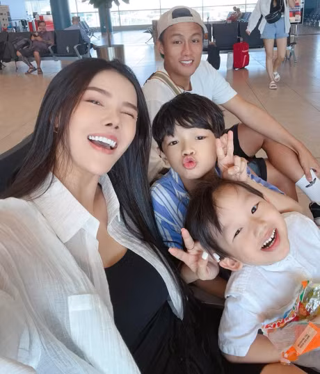 Trên trang cá nhân, vợ chồng Mạc Hồng Quân thường xuyên khoe khoảnh khắc ấm áp của gia đình.