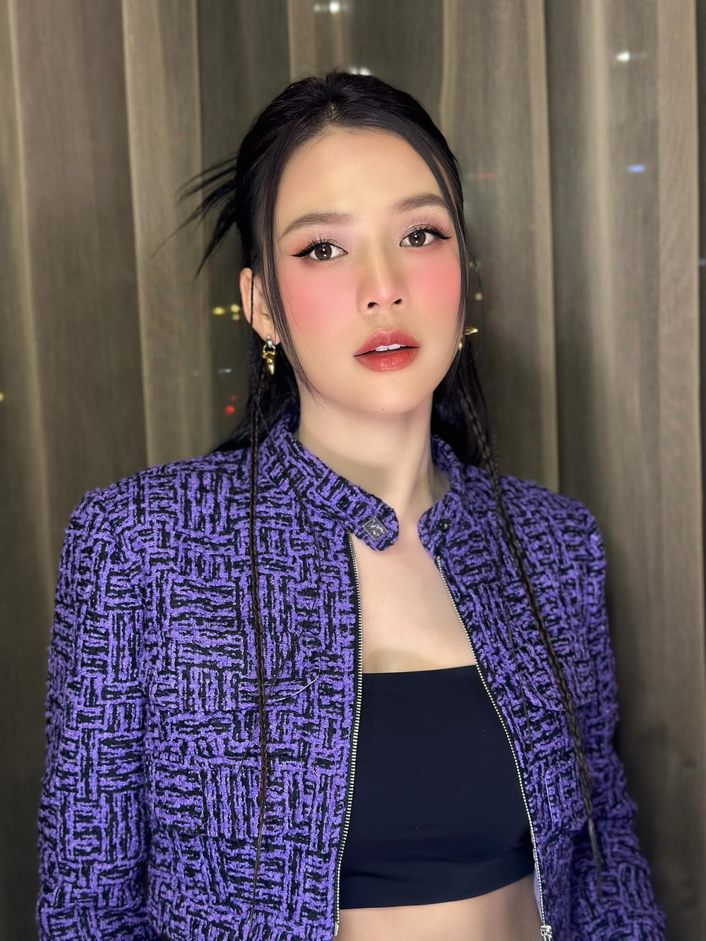 Tuy nhiên, hầu hết những thay đổi của Sam đều xuất phát từ việc lựa chọn lối trang điểm phù hợp.