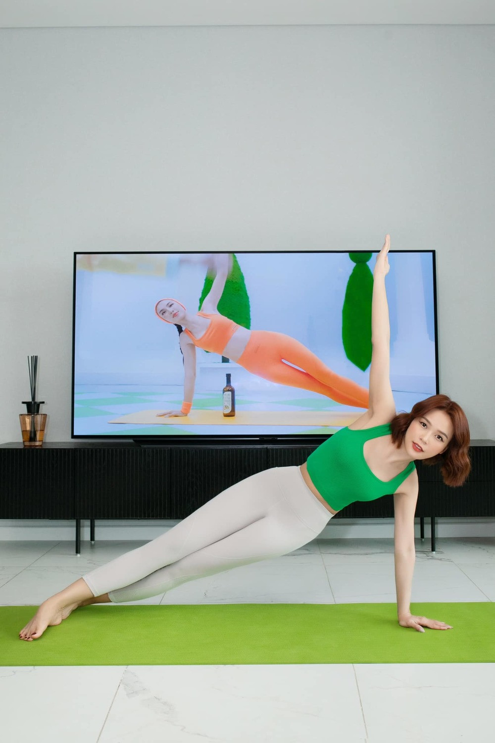 Ngoài ra, Sam cũng là người có sự chăm chút, đầu tư về mặt ngoại hình bằng cách phương pháp chăm sóc da, ăn uống lành mạnh.