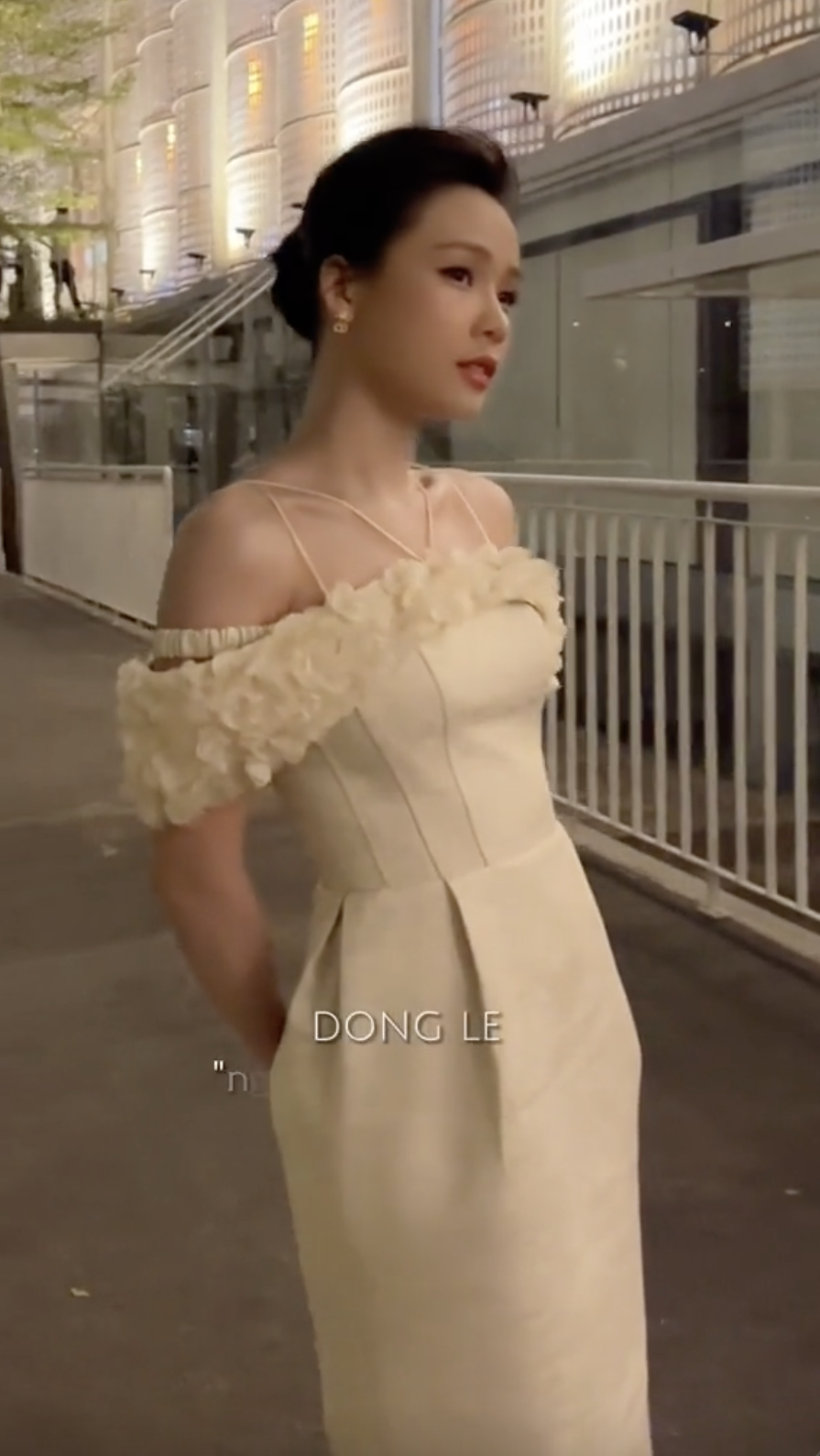 Gần đây Sam lại vấp phải nghi vấn đã can thiệp thẩm mỹ nâng cấp nhan sắc. Nguyên nhân xuất phát từ lần Sam dự sự kiện với vẻ ngoài lạ lẫm.