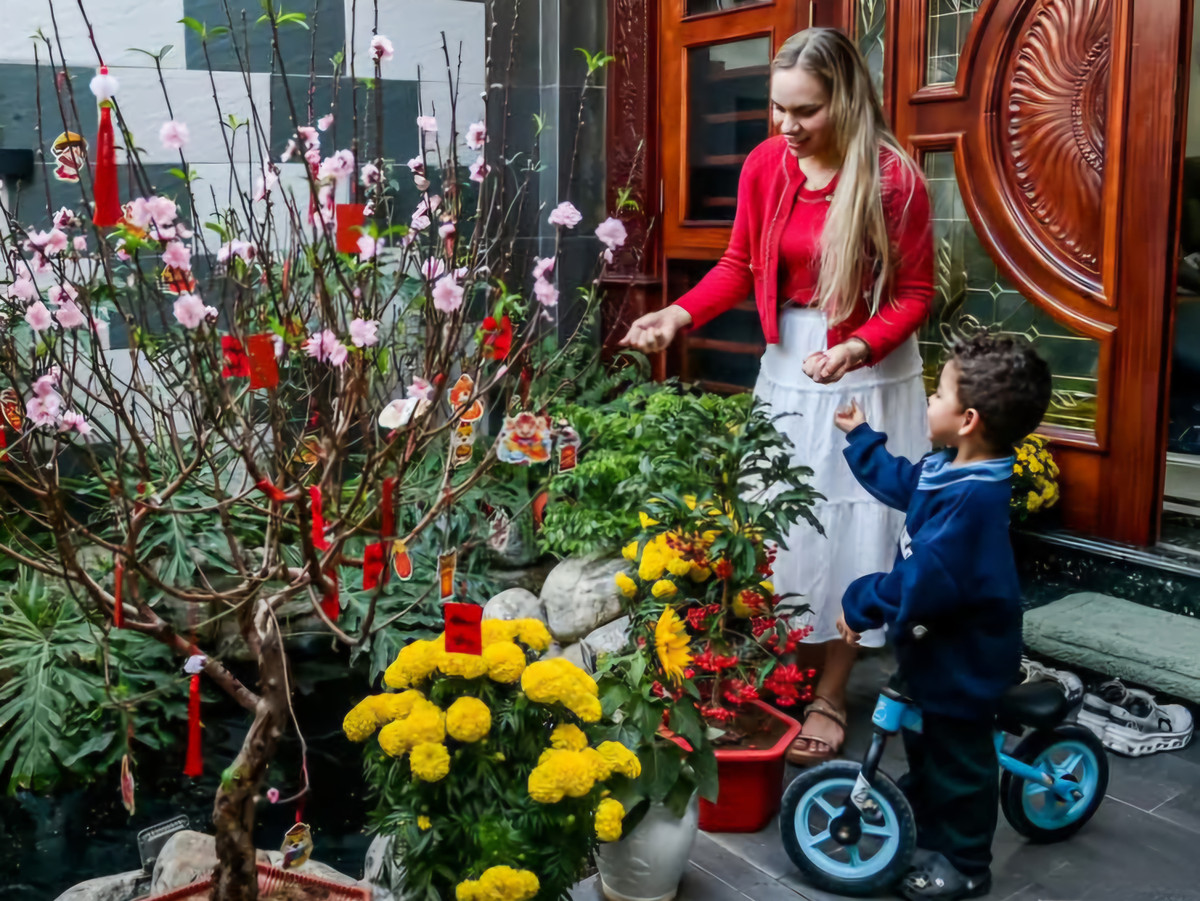 Năm nay là một năm đặc biệt với gia đình Marcele Seippel khi chồng cô chính thức là người Việt Nam và hơn hết là nhân tố quan trọng giúp ĐT Việt Nam có chiếc cúp vô địch AFF Cup lần thứ 3 trong lịch sử.