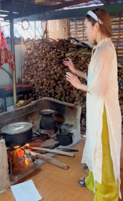 Đặc biệt, Karty Chang tiết lộ vì mọi người đều rất thích cây cối nên đã mua thêm một mảnh đất kế bên nhà chỉ để trồng thêm rau, quả.