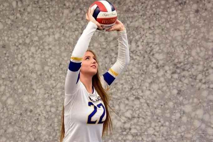 Sở hữu chiều cao 1m73, thân hình cân đối, đường cong gợi cảm và gương mặt đẹp, Mahelova còn nổi bật với mái tóc nâu hút hồn.