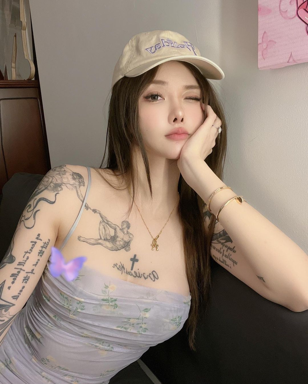 Chính phong cách thời trang và những hình xăm trên cơ thể, càng khiến Kiligkira trở nên ma mị, liêu trai và cuốn hút hơn.