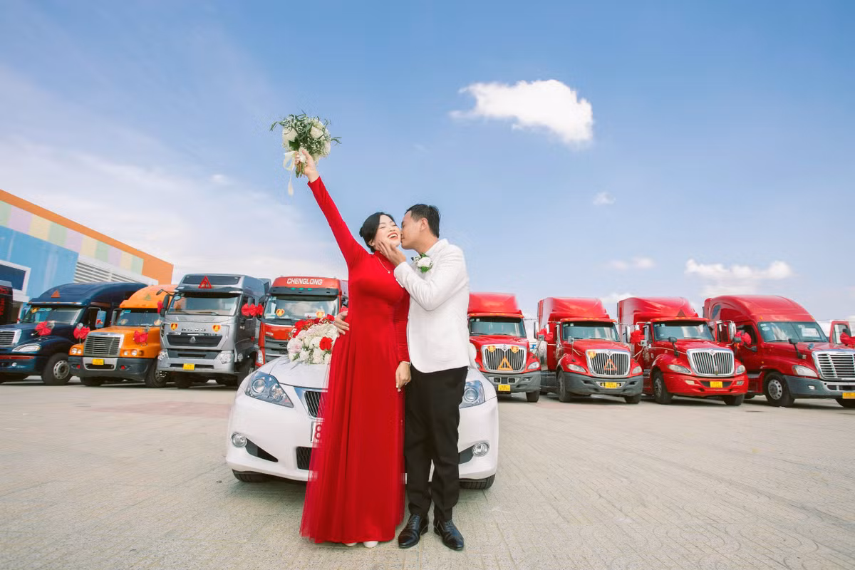 Đến khi chuẩn bị kết hôn, vừa nói ý tưởng của mình, Nguyễn Nghiệp được vợ sắp cưới và bạn bè ủng hộ nhiệt tình.