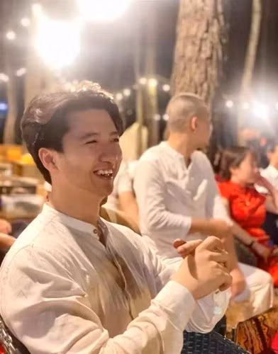 Trước những lời góp ý của người yêu mến, Trọng Hưng cho biết muốn theo đuổi phong cách chững chạc, trưởng thành. Lời bàn ra tán vào của mọi người, anh sẽ không quan tâm.