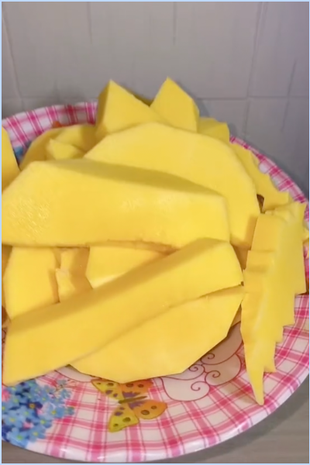 Từ đây là xoài Úc, xoài Thái, thậm chí còn cho rằng đây là xoài Nhật có giá trị thực lên đến... hàng triệu đồng.