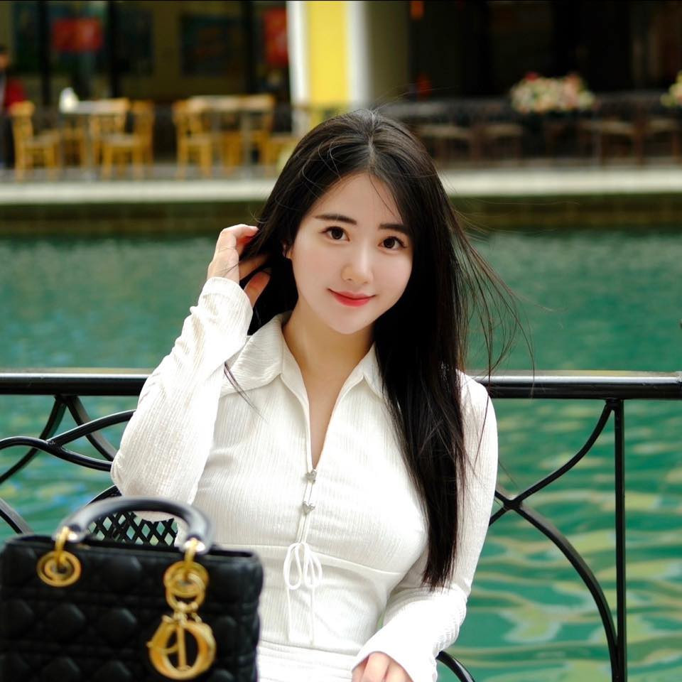Đinh Sao Mai là nữ giảng viên công tác tại Khoa tiếng Nhật, trường Đại học Hà Nội (HANU).