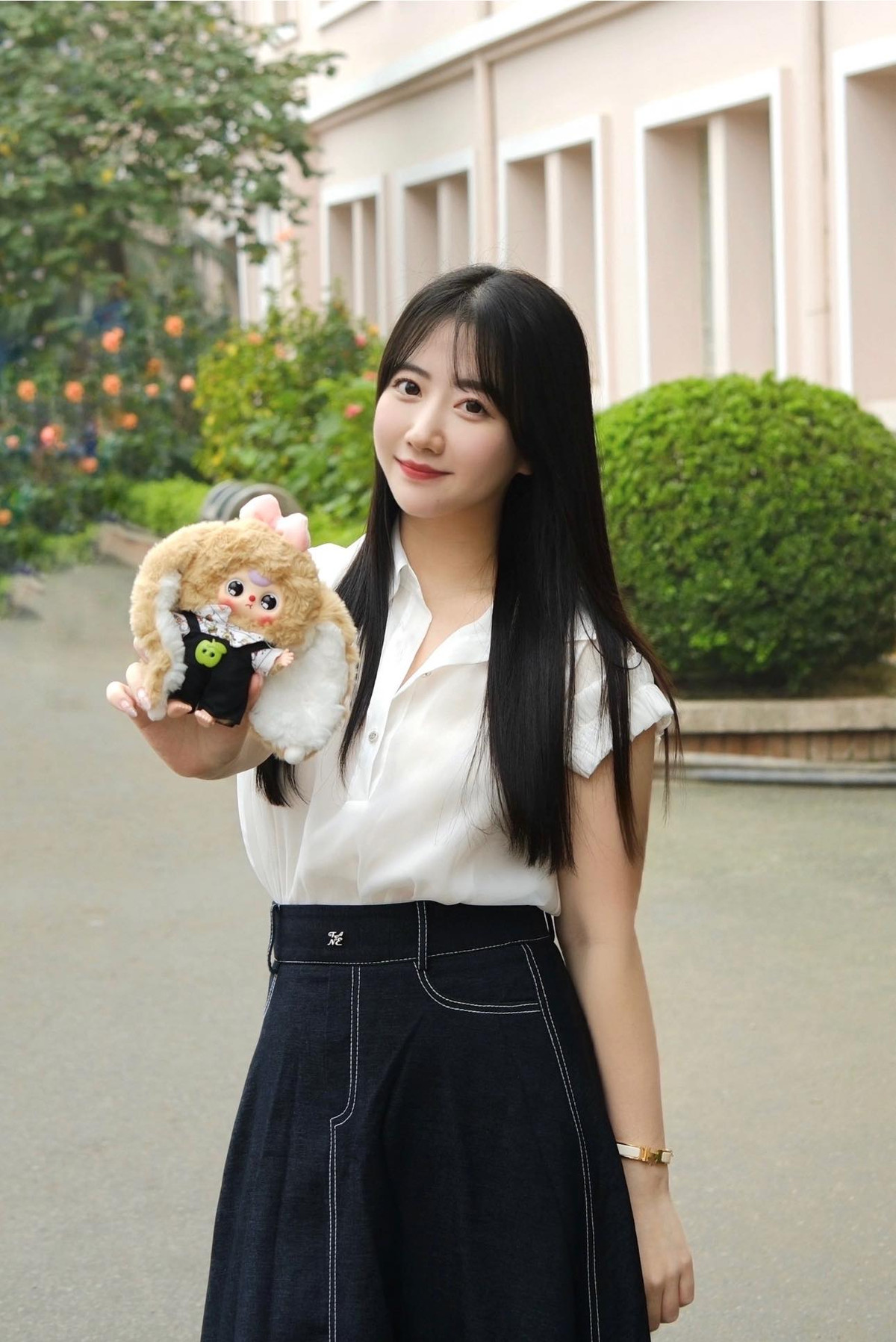 Bằng chứng là cô giáo Sao Mai mới đây đã cần tìm đến chùa Hà để cầu duyên.