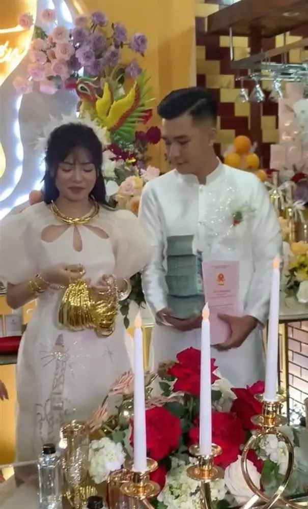 Bên cạnh đó, nàng dâu mới còn khiến mọi người đứng ngồi không yên khi để lộ số lượng vòng cổ, vòng tay. Ảnh minh họa.