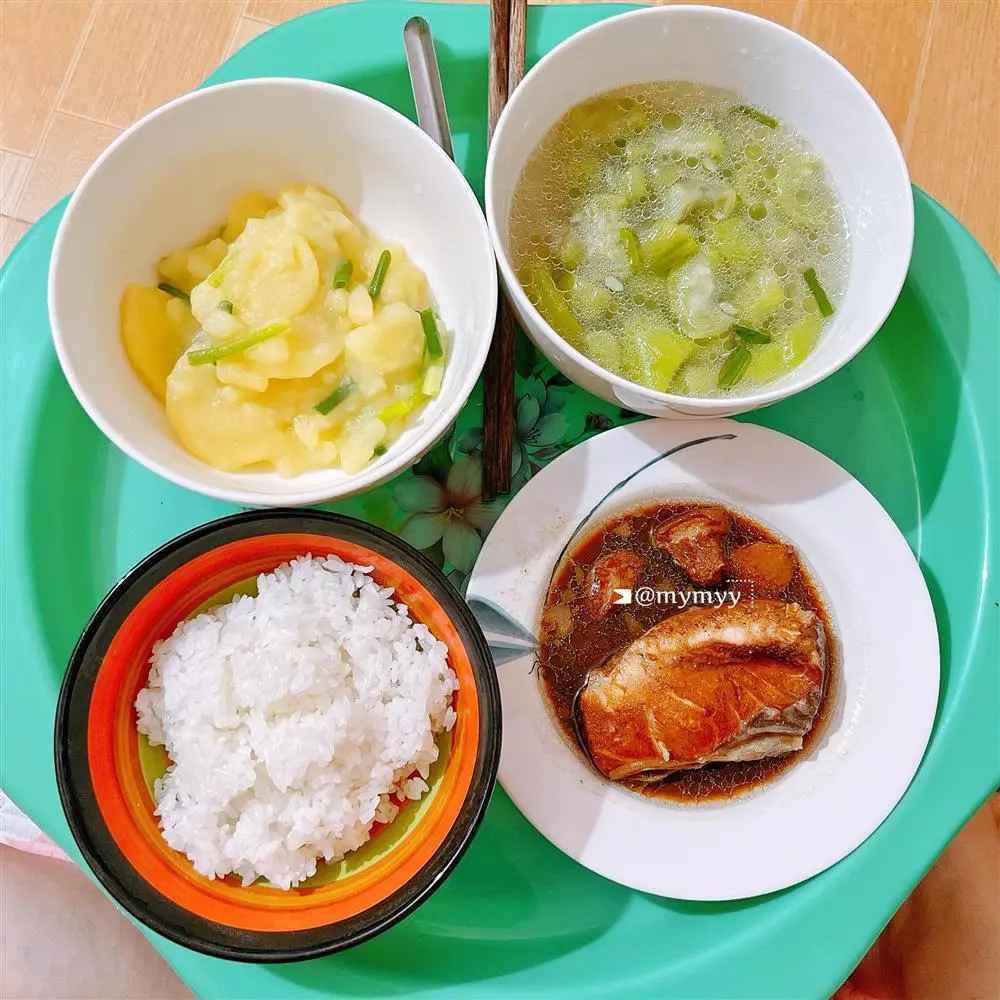 Nhờ những sự quan tâm đó mà giúp tinh thần cô có thể vui vẻ, thoải mái để chăm sóc cho con.