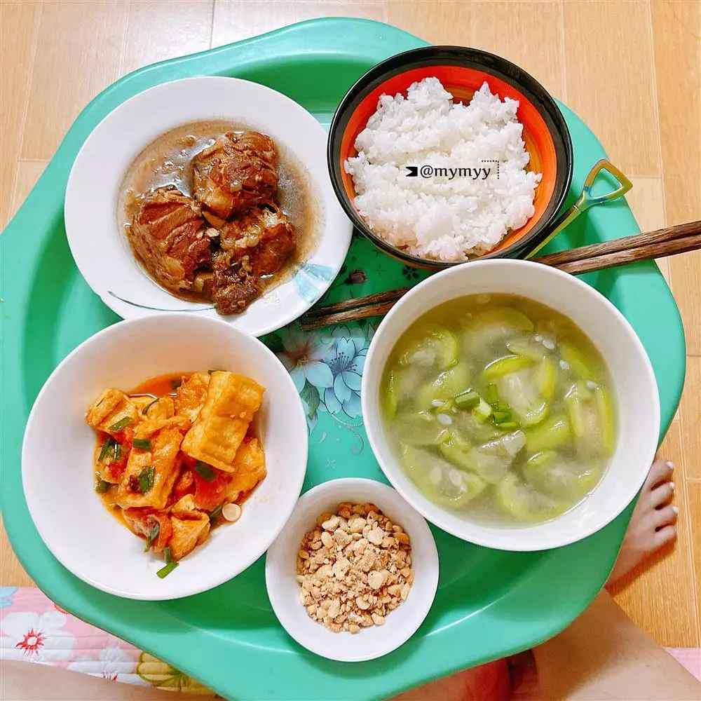 Nàng dâu 9x cảm thấy vô cùng hạnh phúc và may may mắn khi nhận được sự quan tâm, chăm sóc của các thành viên trong gia đình.