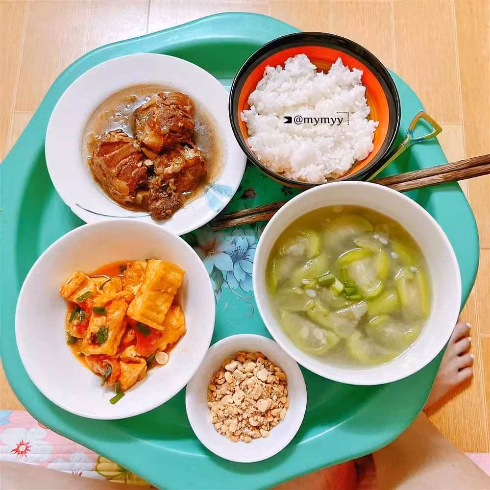 Nàng dâu 9x cảm thấy vô cùng hạnh phúc và may may mắn khi nhận được sự quan tâm, chăm sóc của các thành viên trong gia đình.