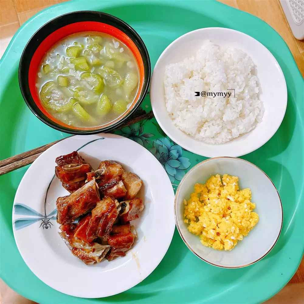 Không chỉ mẹ chồng, nàng dâu còn rất may mắn khi có được cậu em chồng cũng đảm đang không kém.