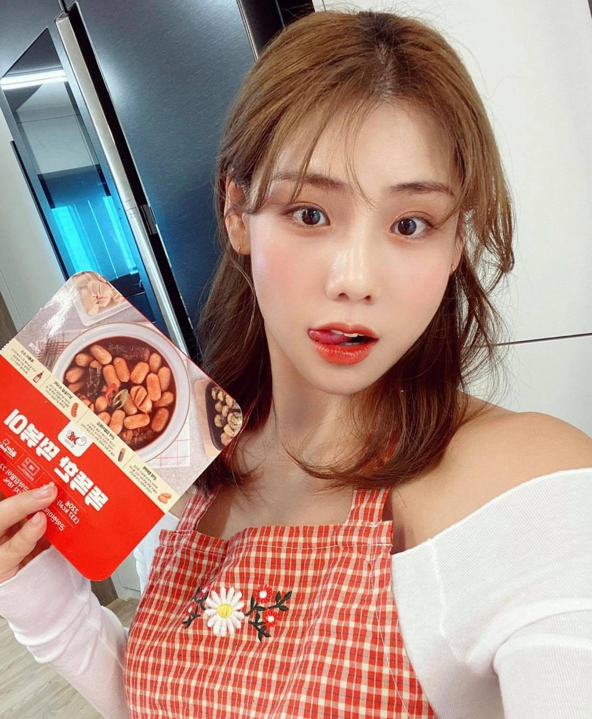 Mỗi bức ảnh diện bikini của Jeon Boram đều nhận được phản hồi tích cực của dân mạng.