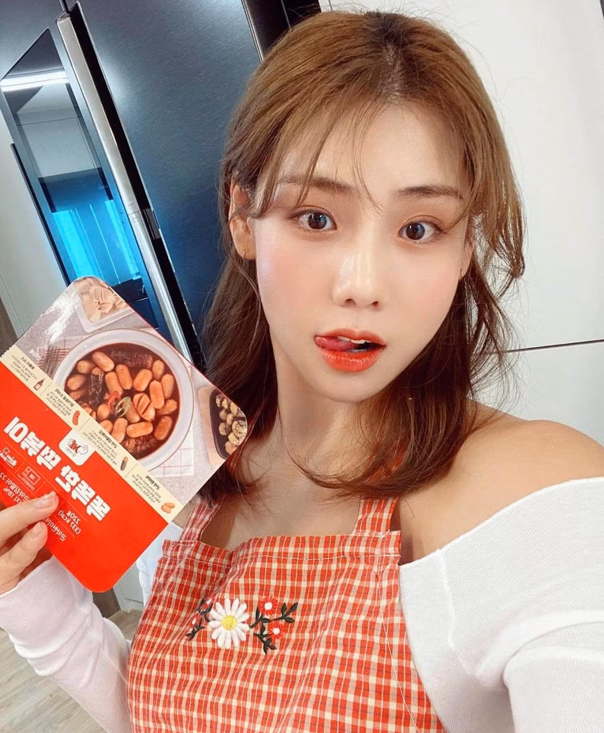 Mỗi bức ảnh diện bikini của Jeon Boram đều nhận được phản hồi tích cực của dân mạng.