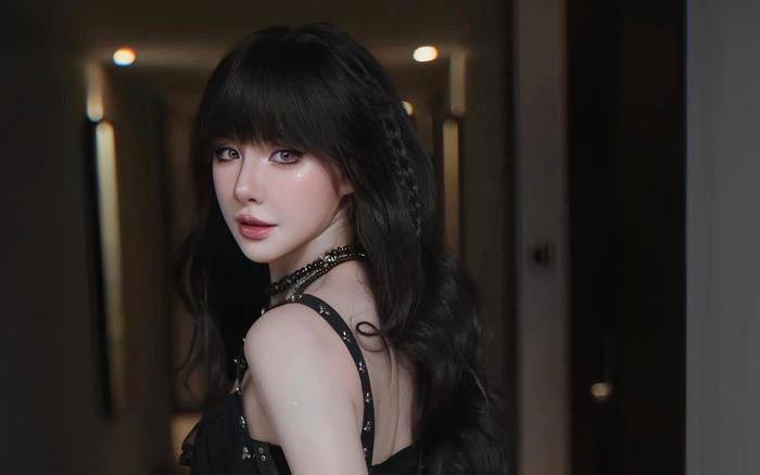 Với gương mặt xinh xắn, giọng hát truyền cảm và đầy nội lực Yến Tatoo đã nhận được khá nhiều sựa quan tâm của cộng đống mạng. Riêng trên trang cá nhân của cô đã thu hút được gần 600 nghìn lượt theo dõi của khán giả.