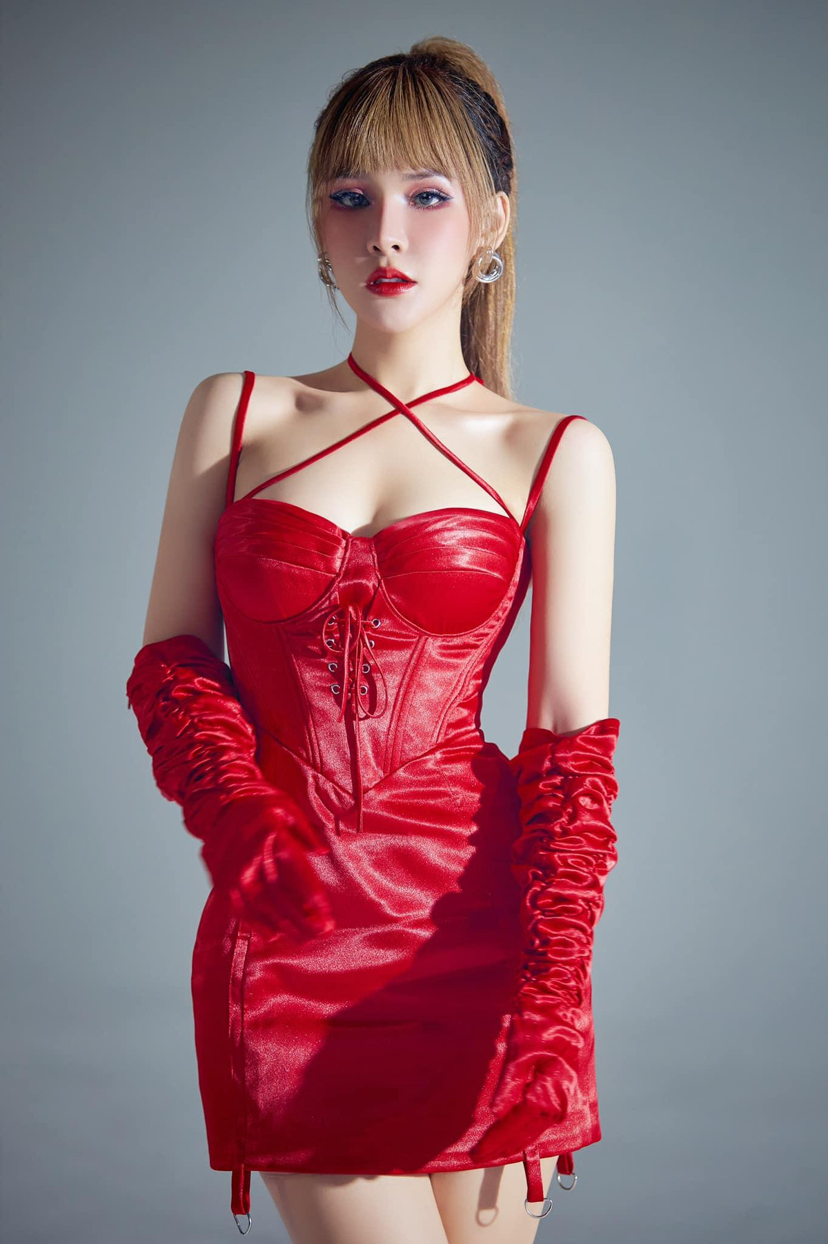 Cho đến hiện tại, Yến Tatoo vẫn chưa lên tiếng về vấn đề số tiền ủng hộ đồng bào lũ lụt trên của mình.