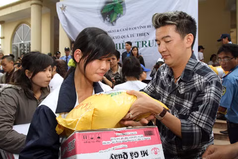 Bi 'nhac' lam tu thien chong dich, Dam Vinh Hung co man dap tra-Hinh-2