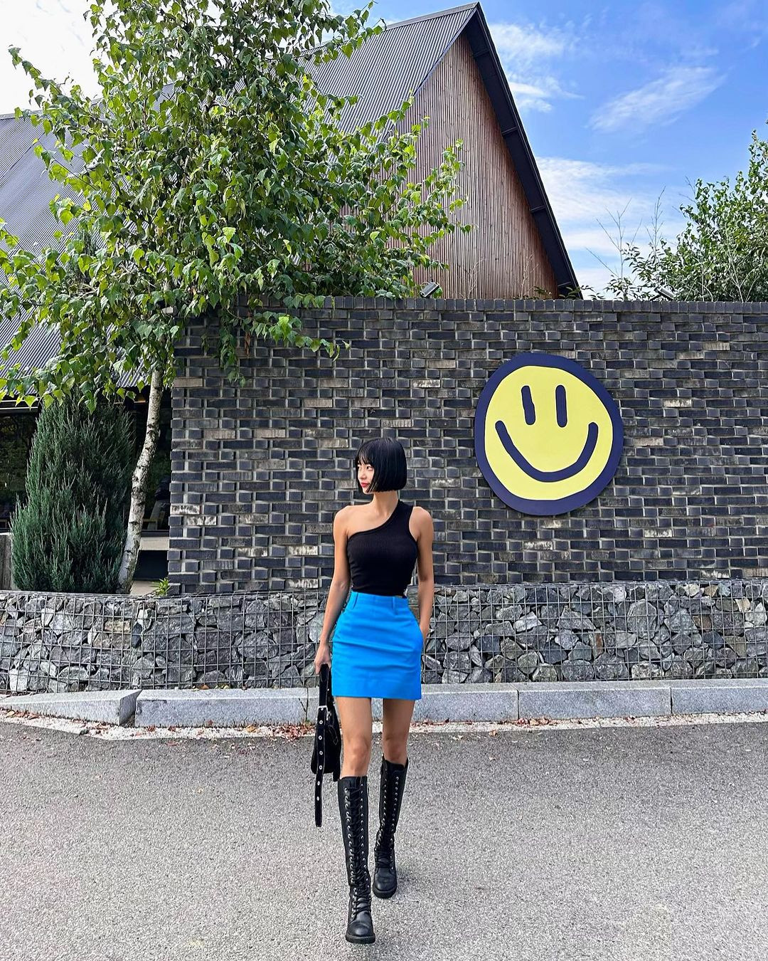 Không chỉ có body hấp dẫn, Khyunee còn sở hữu gương mặt vô cùng xinh đẹp.