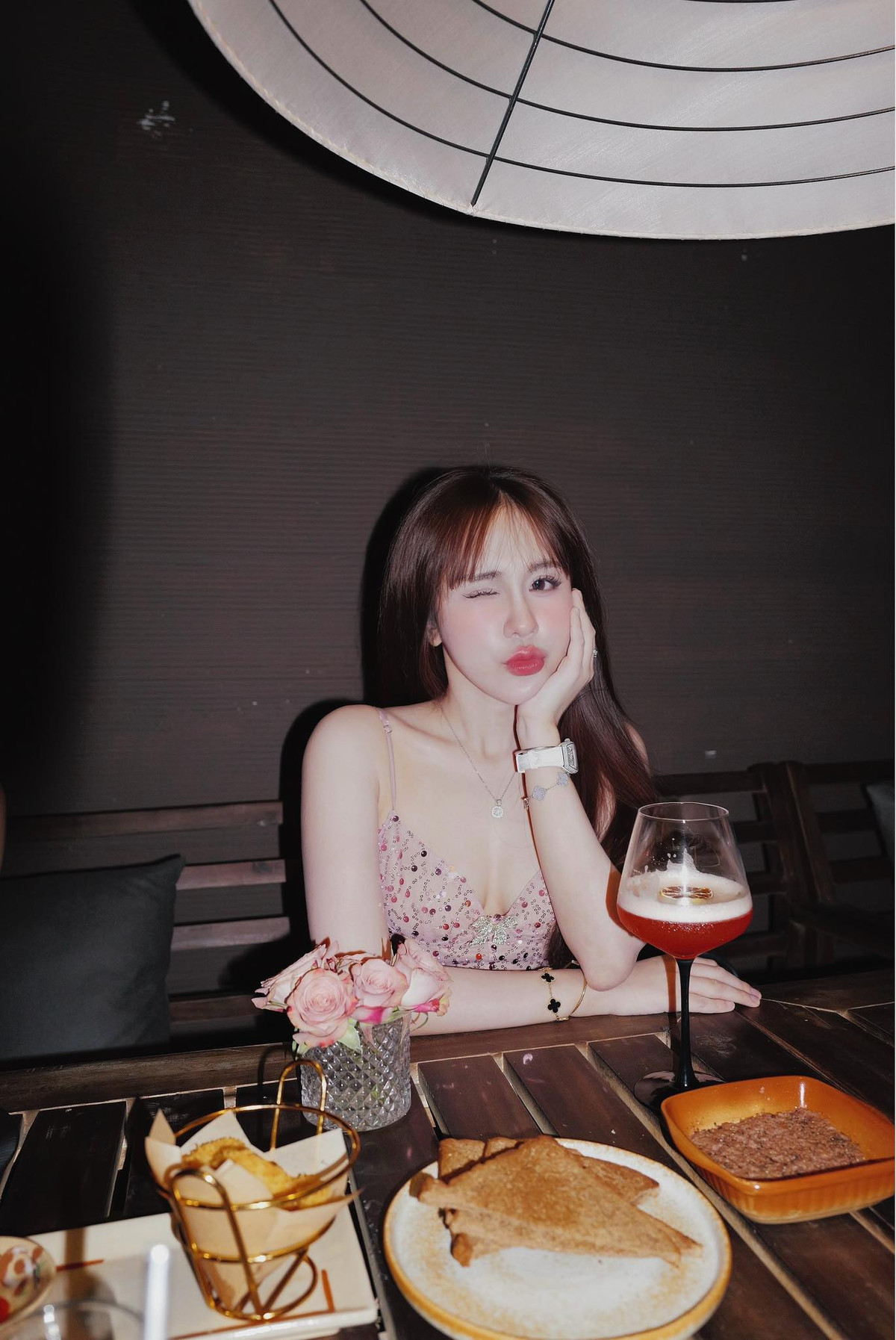 Dồng thời Tuyết Anh cũng chọn cho mình hướng đi phù hợp nhất cho sự nghiệp và bi-a đang mở ra cho cô gái này những lựa chọn thú vị.