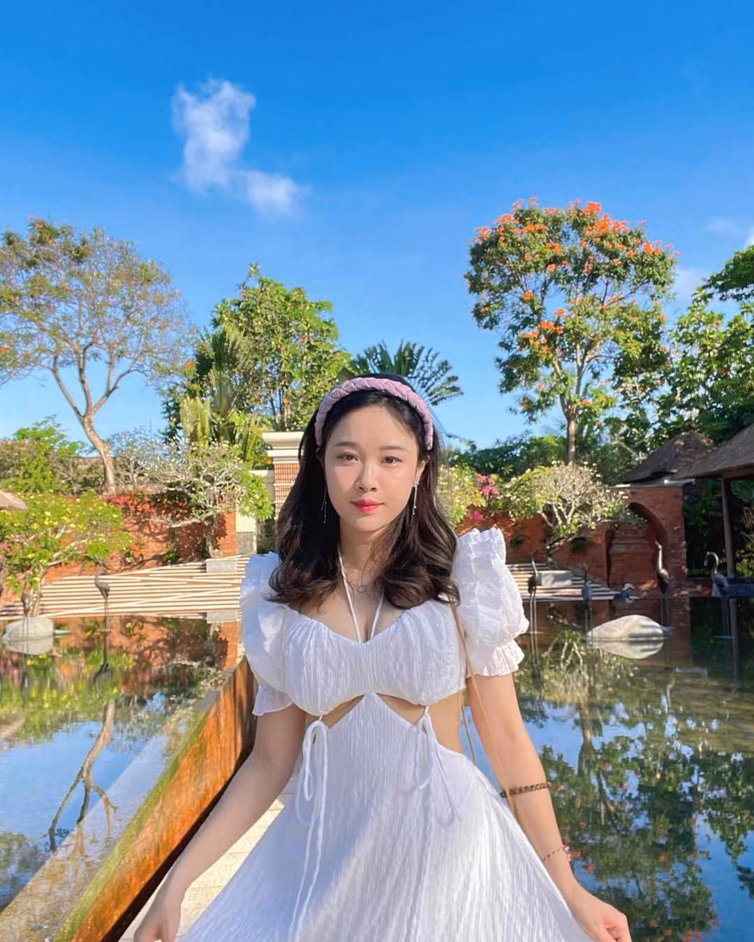 Từ đó đến nay đã gần 3 năm, Văn Toàn vẫn lẻ bóng một mình. Còn Nhung Bum có nhiều động thái có người mới. Nhưng tuyệt nhiên, cô nàng không công khai danh tính có "đối tác".