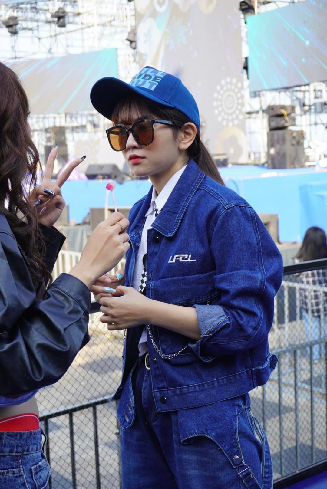 Bên dưới bài đăng của nàng hot girl TikTok này nhận được "cơn mưa" lời khen từ cộng đồng mạng.