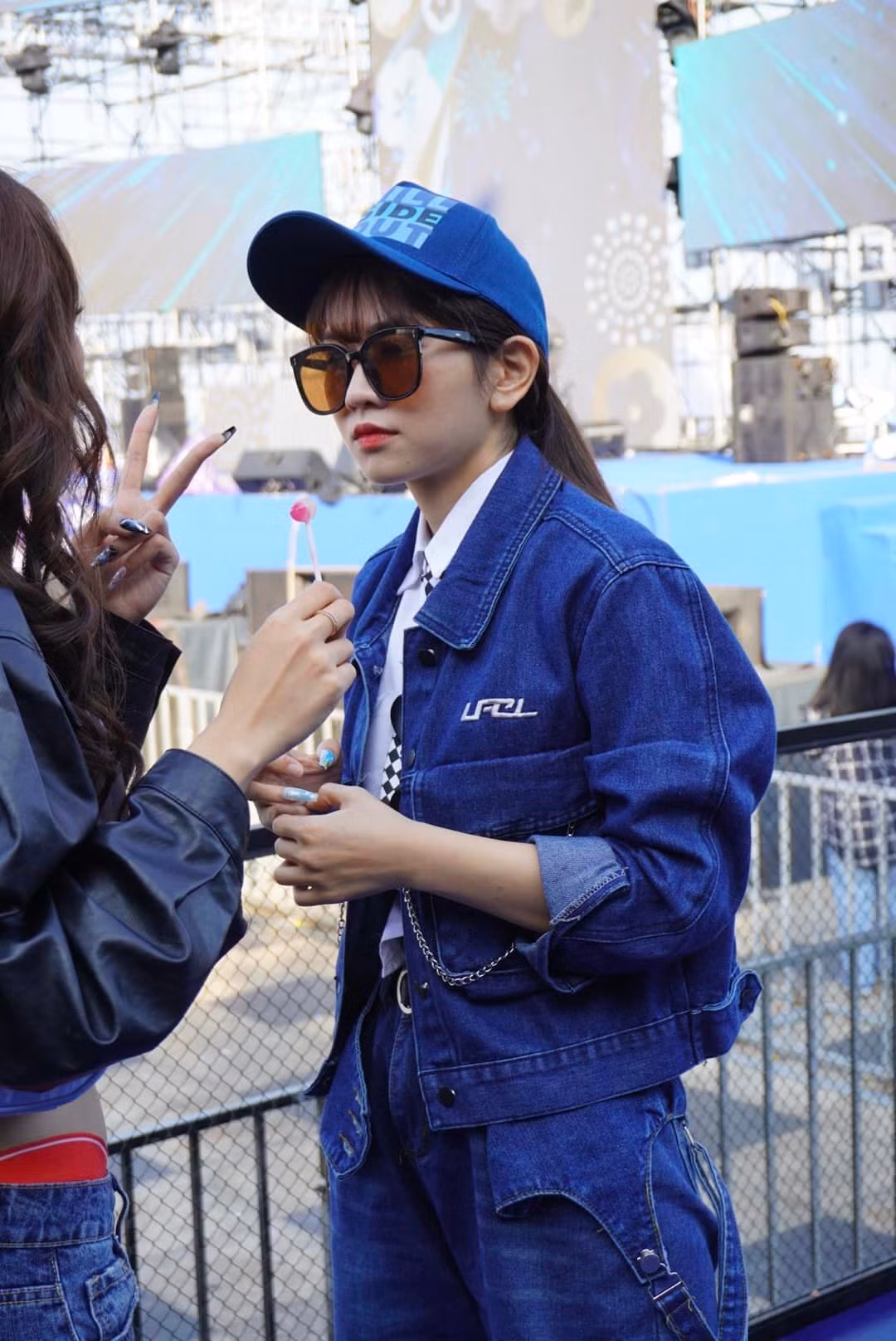 Bên dưới bài đăng của nàng hot girl TikTok này nhận được "cơn mưa" lời khen từ cộng đồng mạng.