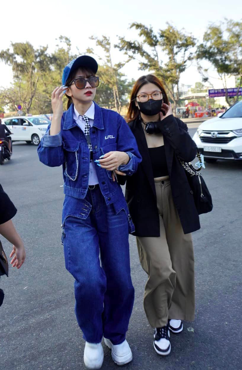 Bên cạnh đó, Lê Bống cũng gây ấn tượng với hành trình giảm cân ngoạn mục từ một cô nàng mập mạp, kém xinh đến "hot girl phòng gym".