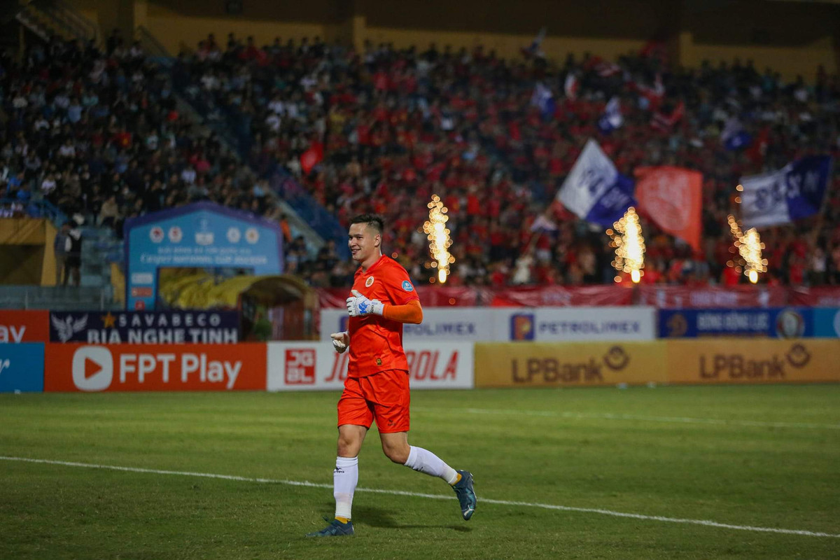 Trong vài năm trở lại đây, Filip Nguyễn đã bày tỏ nguyện vọng được chơi cho ĐTQG Việt Nam. Từ mong mỏi, anh quyết tâm cụ thể hóa bằng việc trở về V.League thi đấu cho CLB Công an Hà Nội kể từ tháng 6 vừa qua.