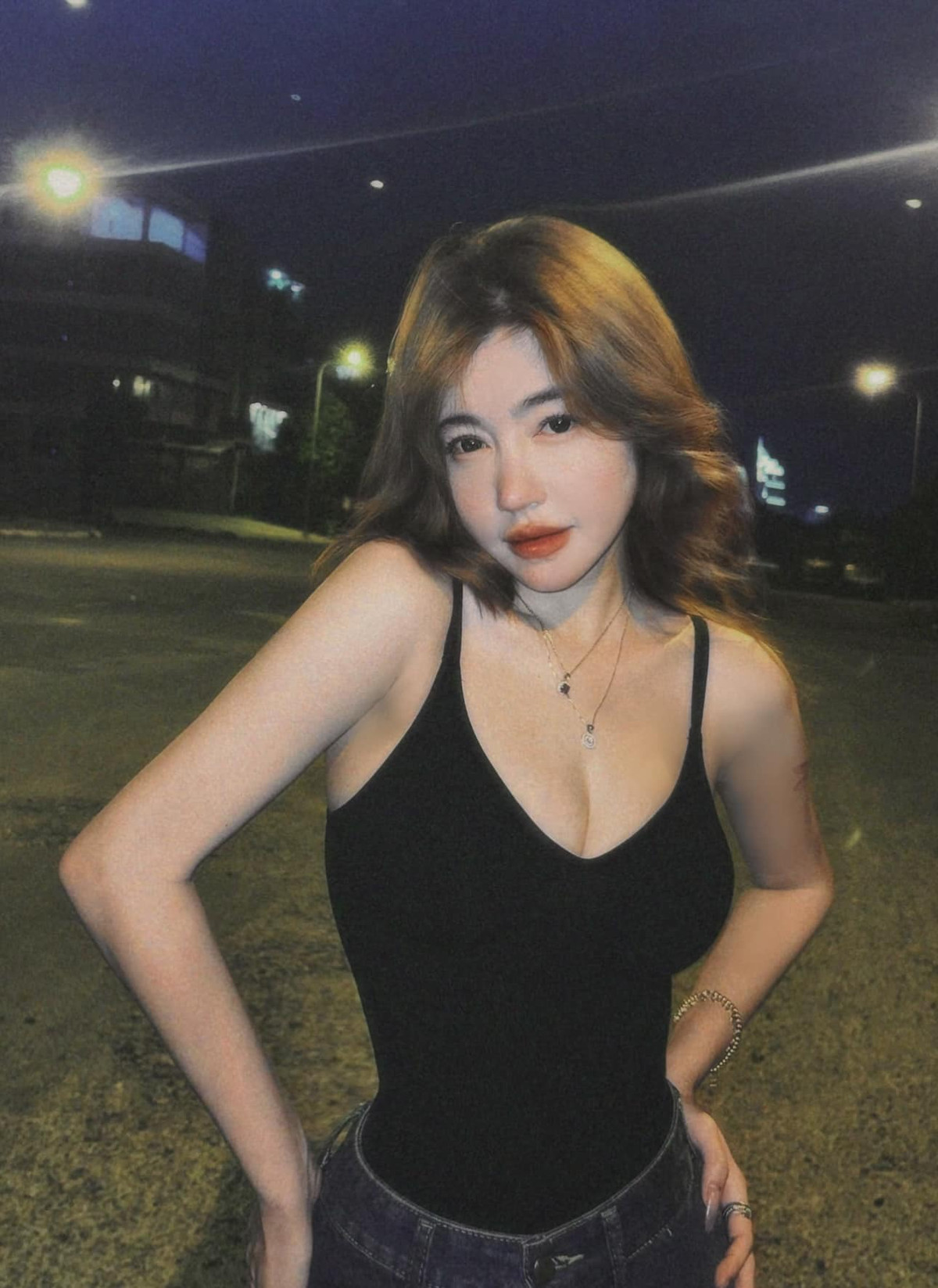 Elly Trần hiện vẫn được coi là một trong những bà mẹ 2 con hot nhất showbiz Việt.