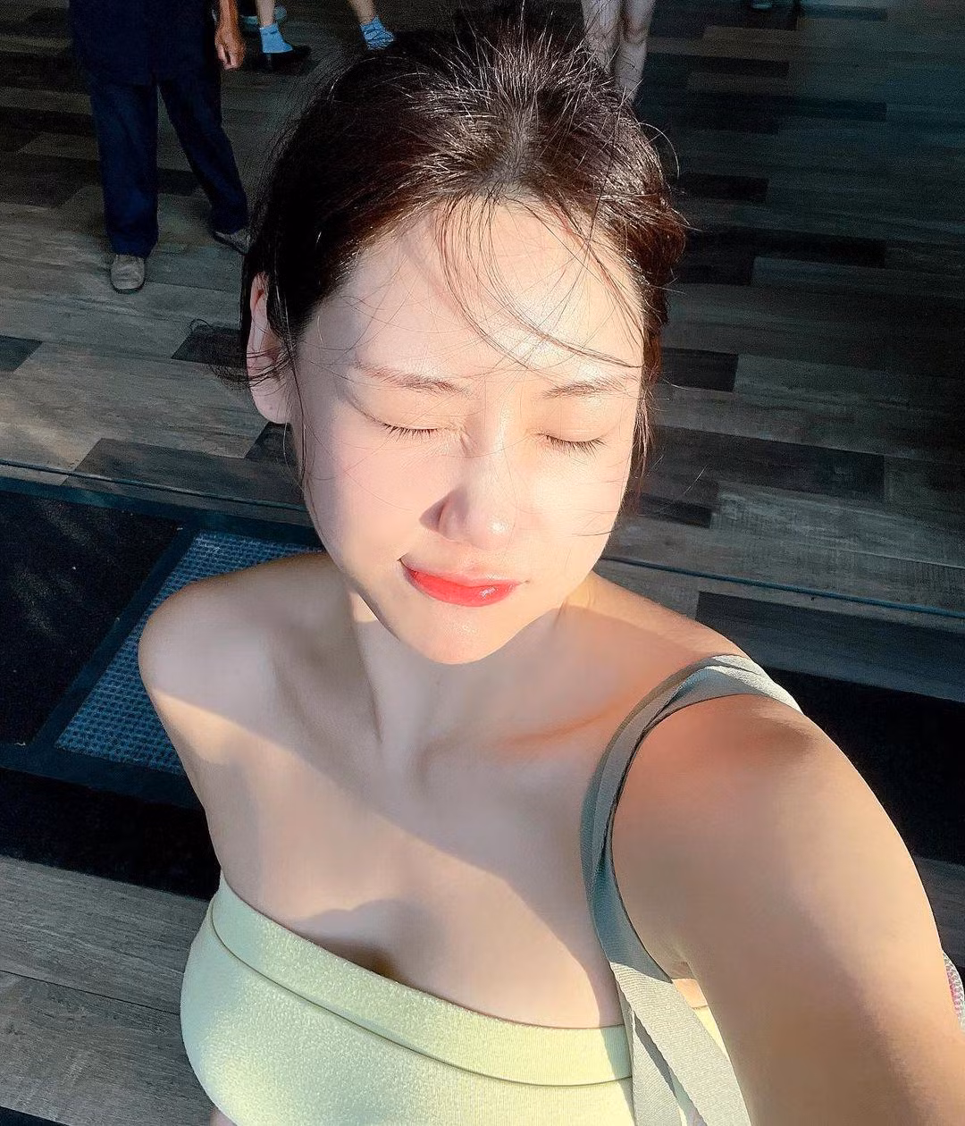 Với gym, Boram chủ yếu tập các bài tập ta tay, plank, chạy bộ trên máy,... Yoga giúp nàng hot girl ngoại cỡ này cải thiện độ dẻo dai, săn chắc và tăng sức bền cho cơ thể.