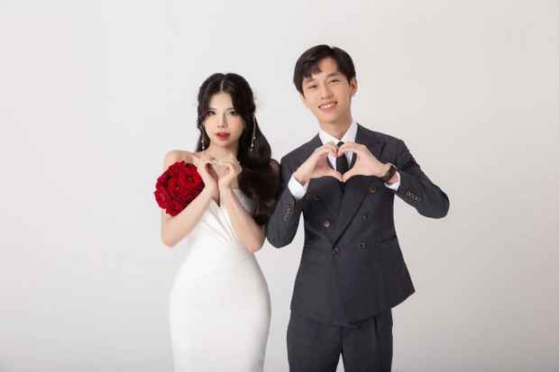 Đáng chú ý hơn là một đoạn clip hậu trường chụp ảnh cưới của cặp trai tài - gái sắc làng game Việt Nam từng được chia sẻ.