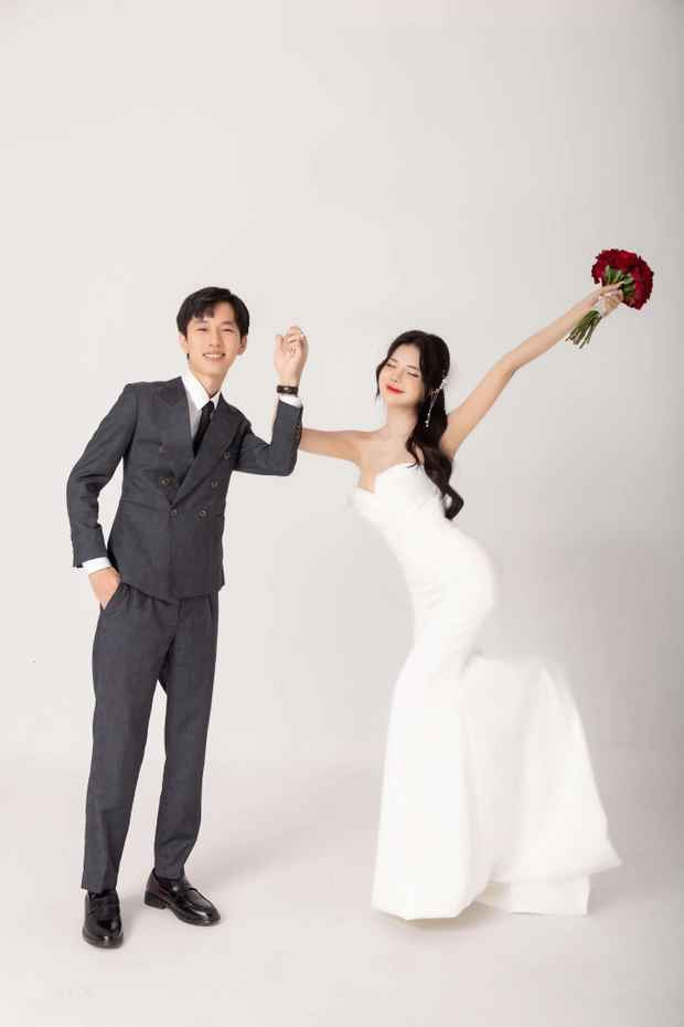 Hình ảnh ảnh cưới của Văn Tùng và Mai Dora nhận được sự yêu thích của các fan của làng game Việt Nam.