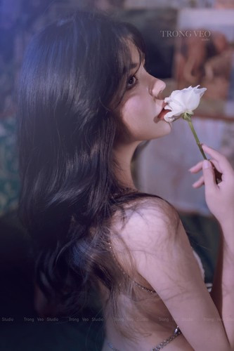 Năm 2021, Mai Dora bắt đầu với vai trò mới là MC của giải đấu LMHT VCS và nhận được sự chú ý từ khán giả bởi nhan sắc thu hút và bốc lửa của mình.