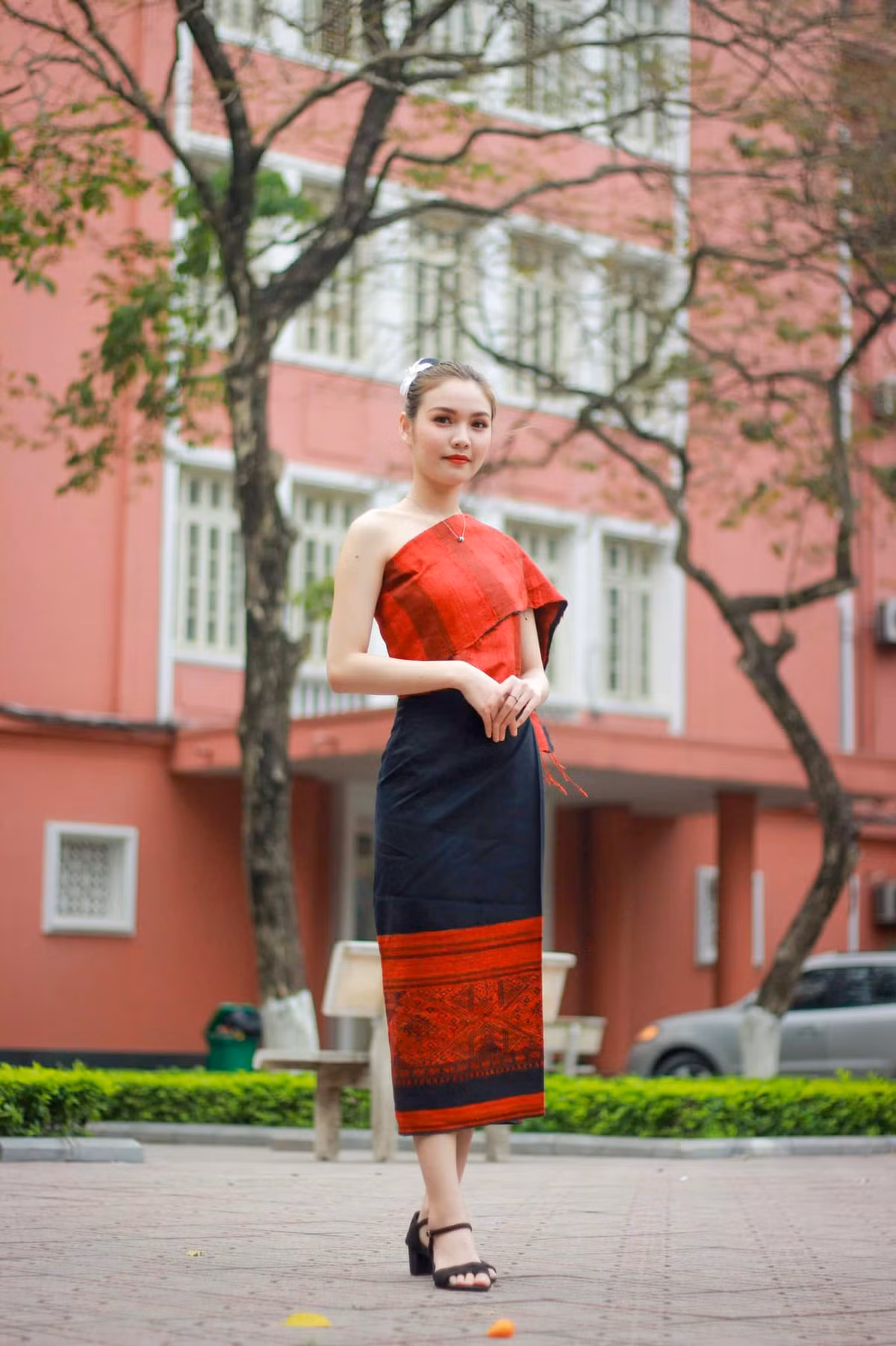 Anna chia sẻ thêm: "Tại ngôi trường này, mình học được nhiều thứ. Tiếng Việt của mình giờ cũng khá lên rất nhiều vì được sự hỗ trợ của các thầy cô và các bạn trong lớp".