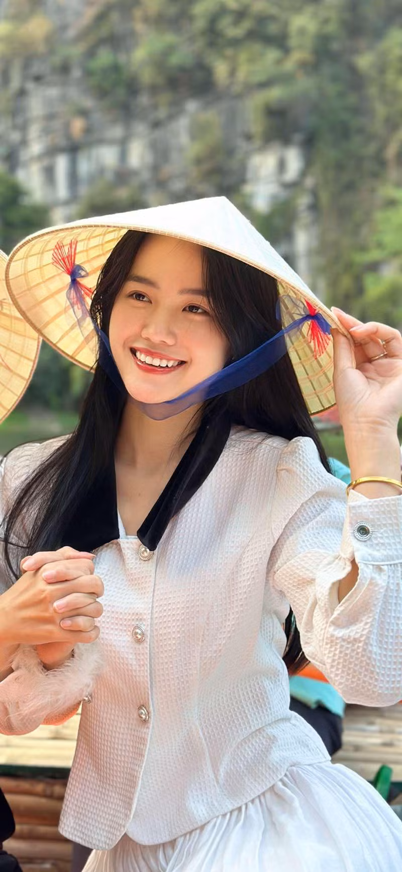 "Vừa đi đều, vừa thổi đúng nhịp – tưởng đơn giản nhưng lại là sự kết hợp giữa thể lực và kỹ thuật. Mỗi ngày tôi đều phải rèn luyện như một vận động viên, vừa giữ được âm thanh tốt, vừa giữ được hình ảnh đẹp", Thân Thị Hưởng chia sẻ.